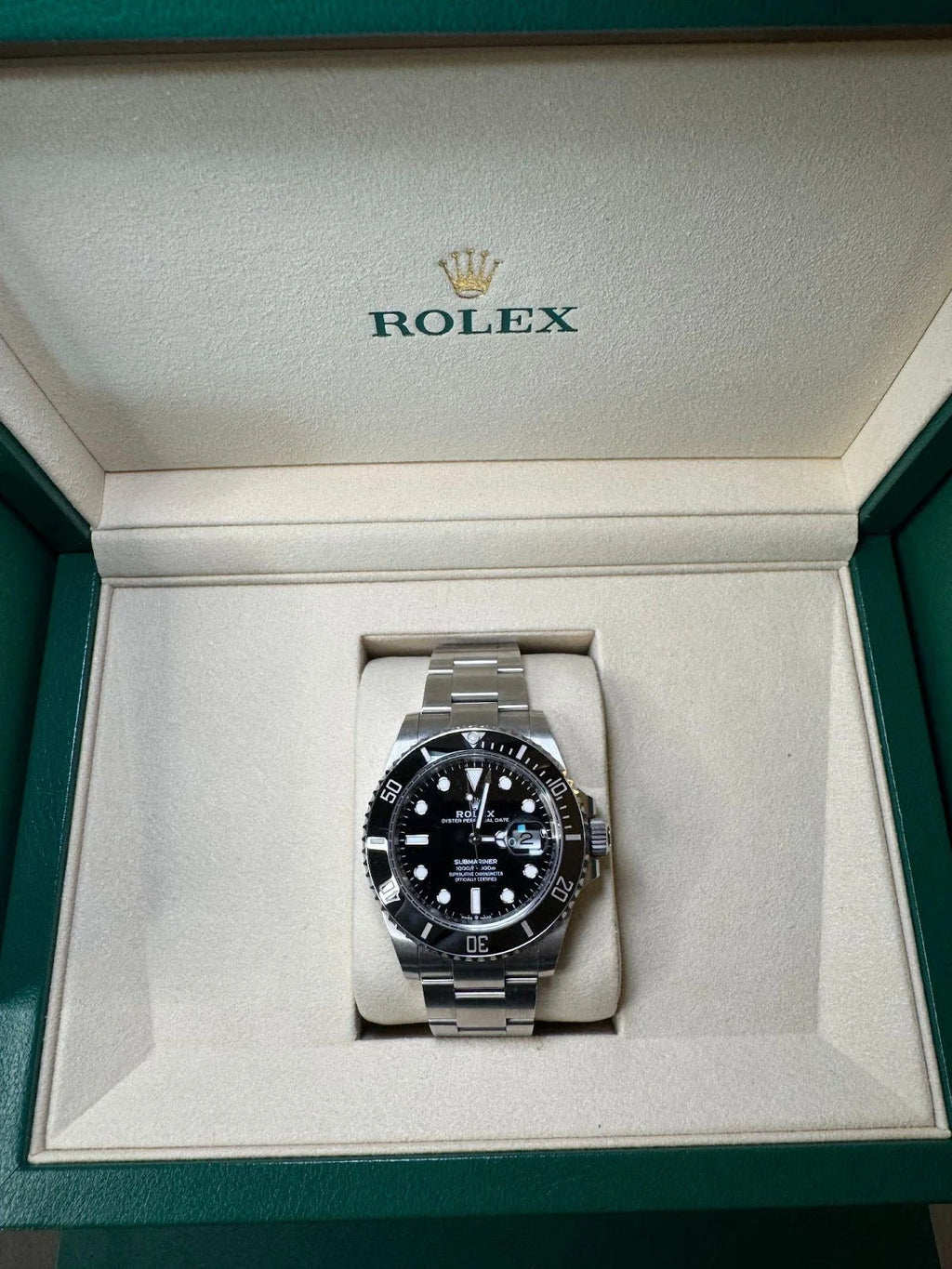 Rolex Submariner Date Black Dial – 2025 – Mint – Full Set